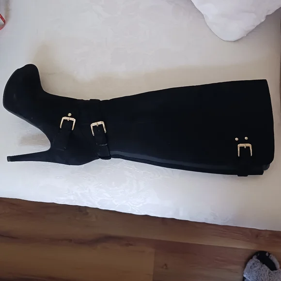 G By Guess DOLLI2 Black Almond Toe Knee High Boots 9.5 M EUC - Picture 3 of 16